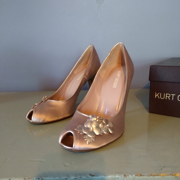 Kurt Geiger UK rose gold Hollywood glamor shoes - Picture 6 of 6